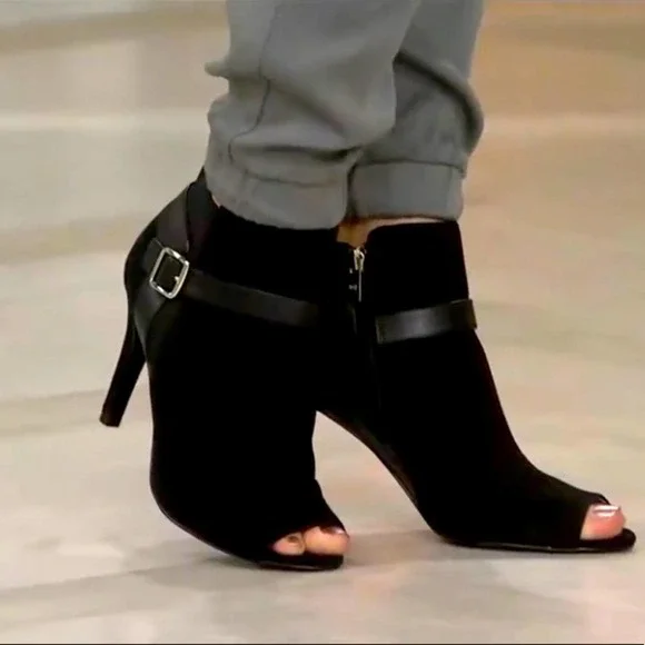 NEW Marc Fisher Suede Booties - 9.5 - Picture 4 of 7